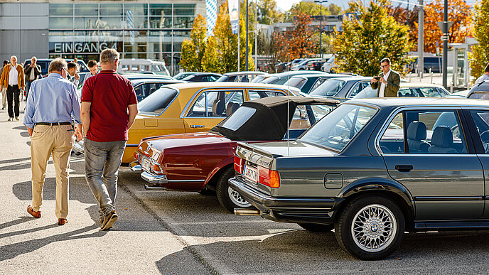 Edle Karossen schmücken bei der Classic Expo das gesamte Gelände.