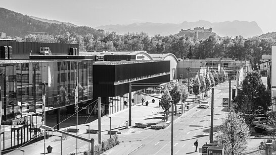 Das Messezentrum Salzburg ist sowohl mit dem Auto, als auch mit den Öffis, dem Rad und zu Fuß bestens erreichbar.