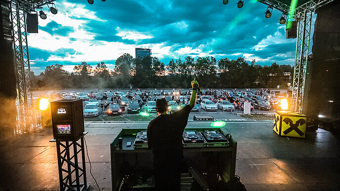 Ausgelassene Stimmung beim Salzburg Open Air auf der Zirkuswiese.