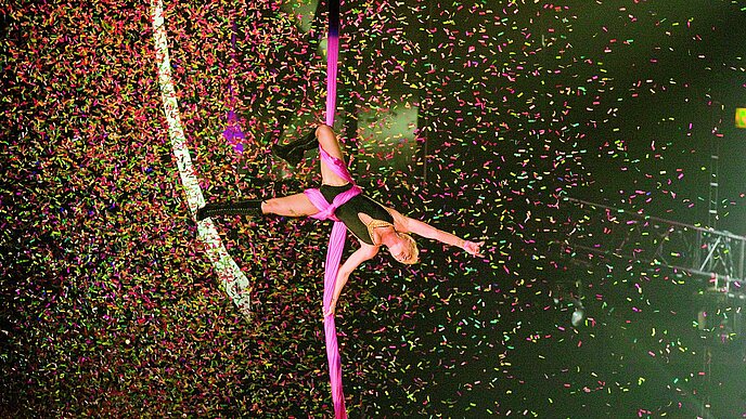 Für Akrobatische Showeinlagen sorgte Pink in der Salzburgarena.
