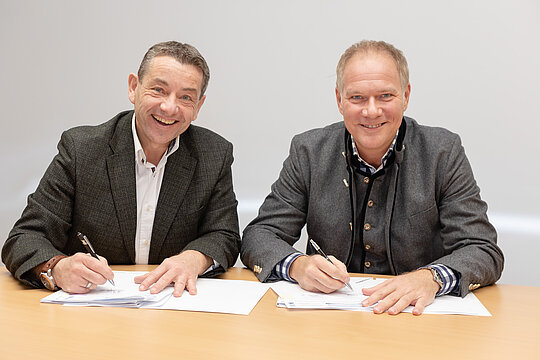 Bei der Vertragsunterzeichnung war die Vorfreude auf die neue Herausforderung spürbar